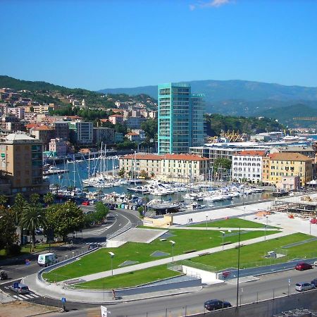 Appartamento Con Ac-Wi-Fi- Centro A 7 Min Savona Luaran gambar