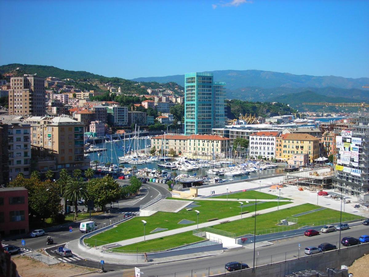 Appartamento Con Ac-Wi-Fi- Centro A 7 Min Savona Luaran gambar